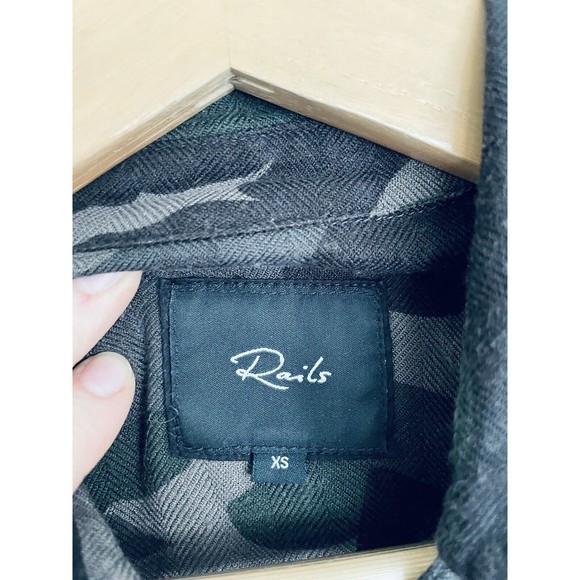 Rails Jordin Camo Button Up Shirt XS Collar Long Sleeves Green Rayon - Picture 2 of 6